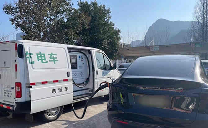 普安汽车搭电